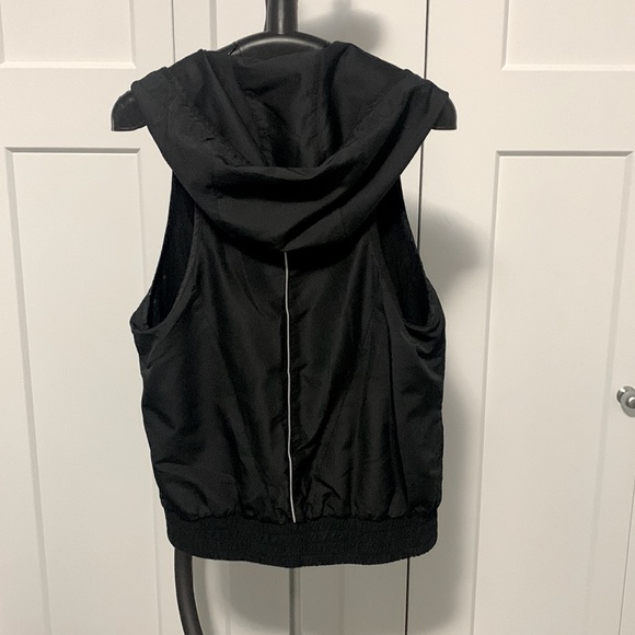 Aritzia zip up vest - Picture 2 of 2